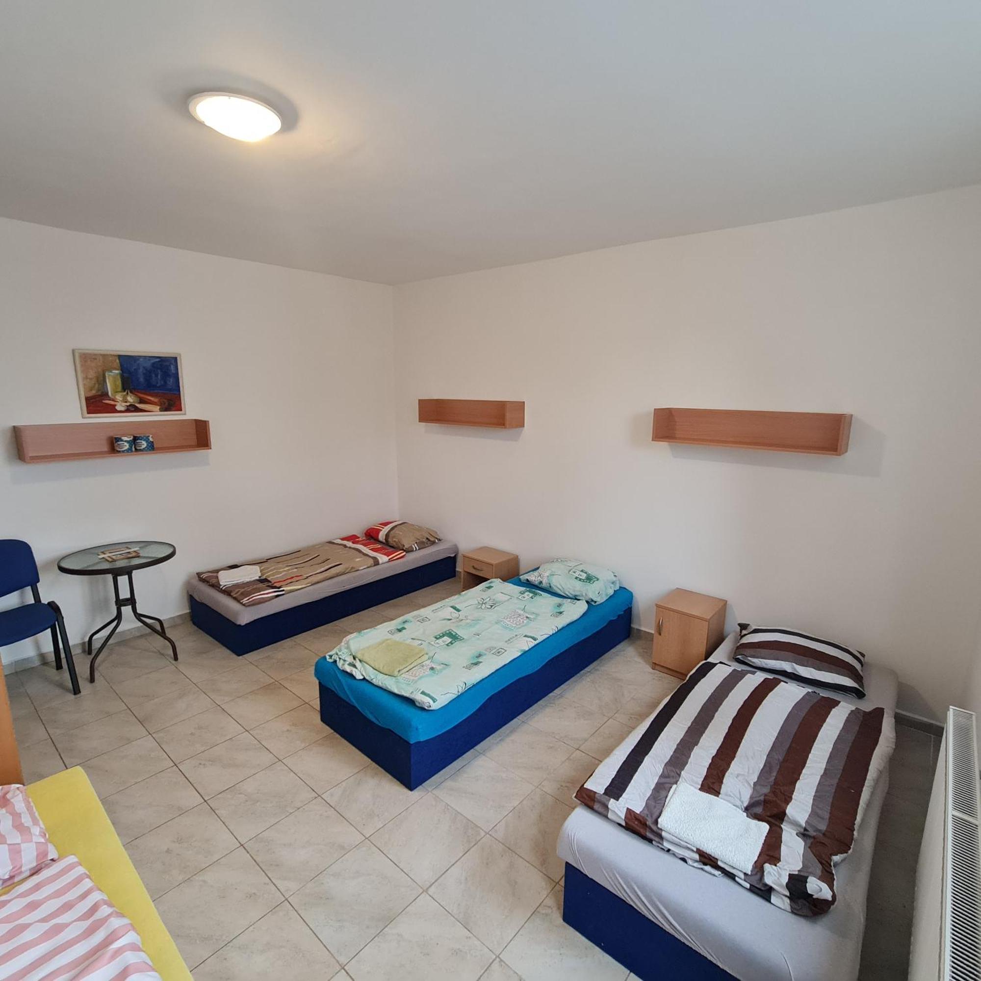 Nika Beds Hotel Pardubice Kültér fotó